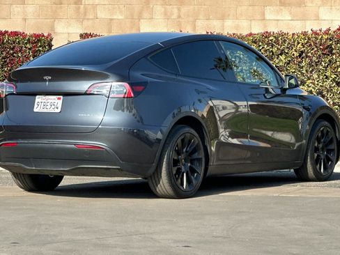 Used 2025 Tesla Model Y Long Range image 4