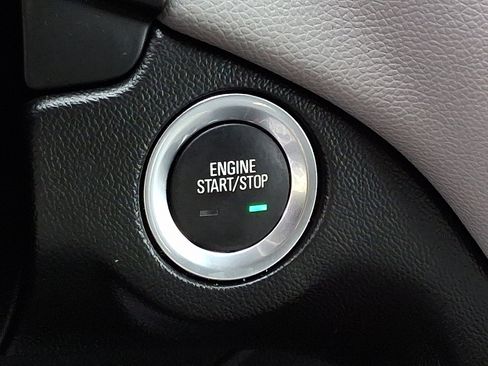 Used 2021 Chevrolet Equinox LS image 22