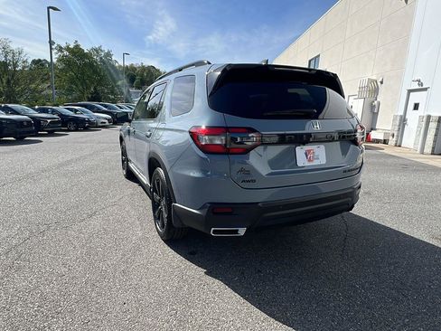 Certified 2025 Honda Pilot Black Edition image 6