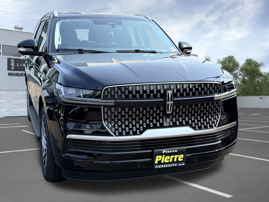 New 2027 Lincoln Navigator Premiere AWD/4WD image 2