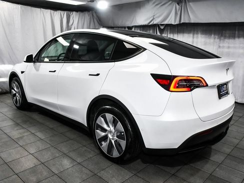 Used 2022 Tesla Model Y Long Range image 4