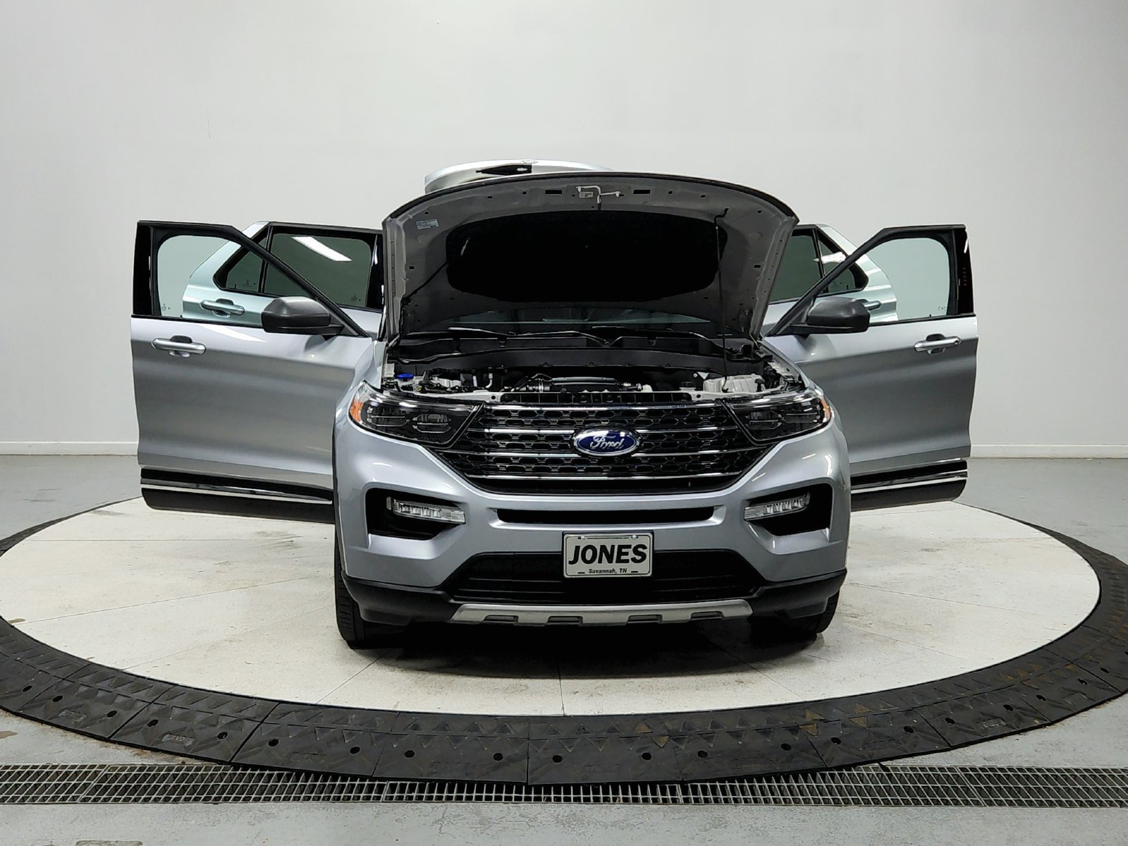 Used 2023 Ford Explorer XLT w/ Equipment Group 202A RWD image 11