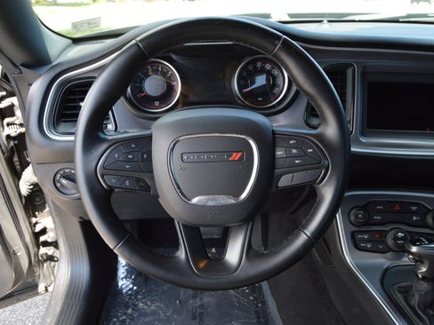 Used 2019 Dodge Challenger SXT image 9