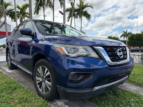 Used 2020 Nissan Pathfinder S FWD image 1