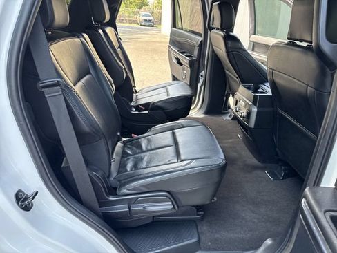 Used 2020 Ford Expedition XLT w/ Equipment Group 202A RWD image 11