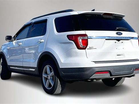 Used 2019 Ford Explorer XLT image 4