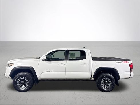 Used 2019 Toyota Tacoma TRD Off-Road w/ Technology Package AWD/4WD image 9