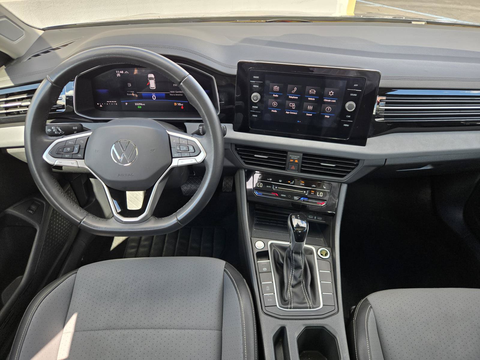 Used 2025 Volkswagen Jetta SE FWD image 6