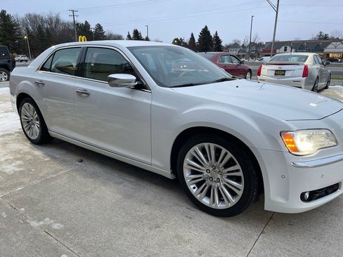 Used 2013 Chrysler 300 C w/ Light Group image 8