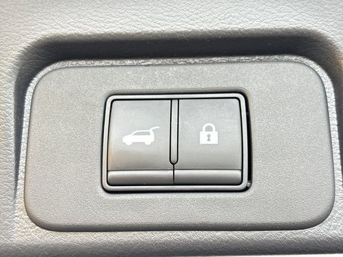 Used 2023 Nissan Rogue SL w/ SL Premium Package image 12