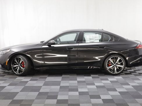 New 2026 BMW 530i xDrive w/ M Sport Package image 4