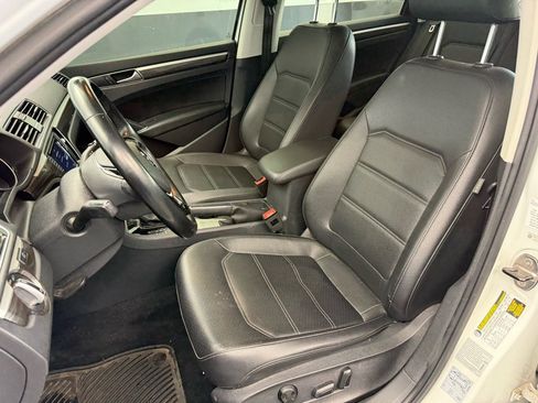 Used 2018 Volkswagen Passat 2.0T SE image 38