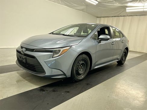 Used 2023 Toyota Corolla LE w/ Carpet Mat Package (TMS) image 5
