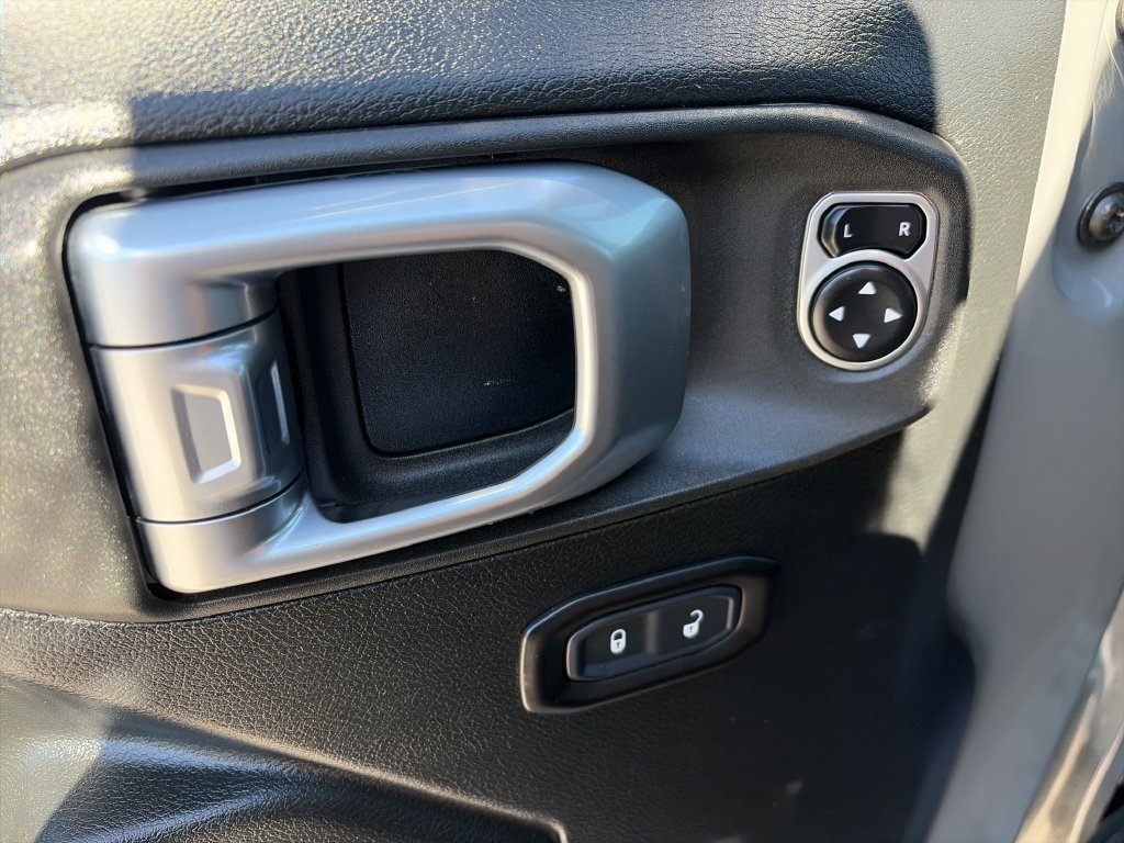 Used 2020 Jeep Wrangler Sport AWD/4WD image 16