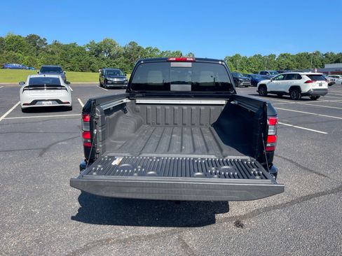 Used 2025 Nissan Frontier SV w/ SV Convenience Package RWD image 16