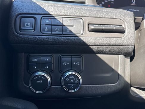 Used 2024 GMC Yukon Denali image 27