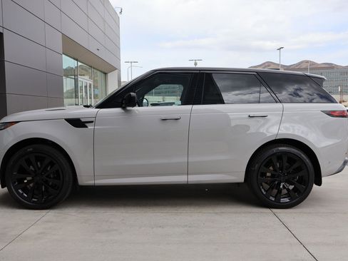 New 2026 Land Rover Range Rover Sport Dynamic SE AWD/4WD image 9