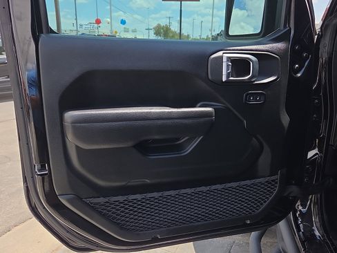 Used 2025 Jeep Wrangler Sport AWD/4WD image 8