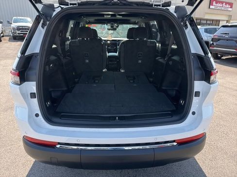 New 2025 Jeep Grand Cherokee L Laredo image 25