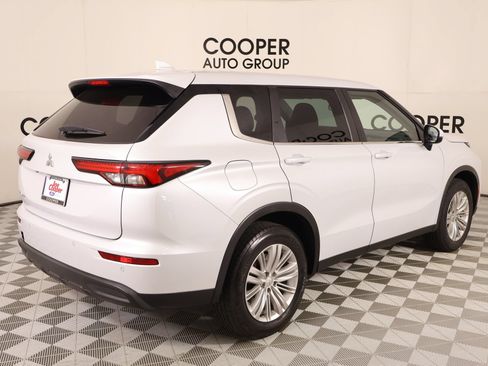 Used 2023 Mitsubishi Outlander ES FWD image 19