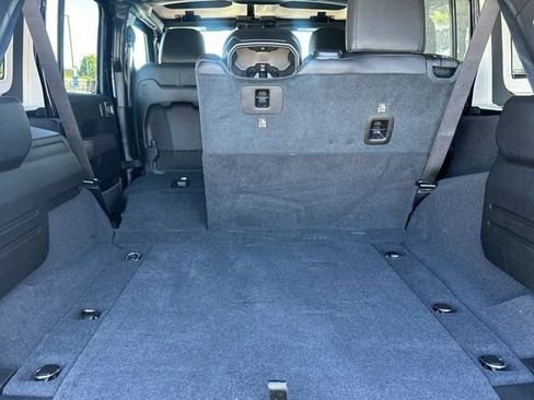 Used 2025 Jeep Wrangler Unlimited Rubicon w/ Convenience Group AWD/4WD image 15