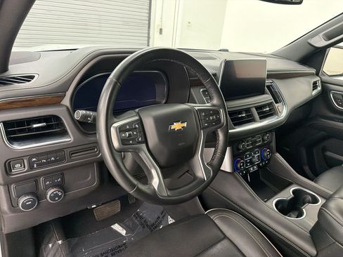 Used 2024 Chevrolet Suburban Premier RWD image 4