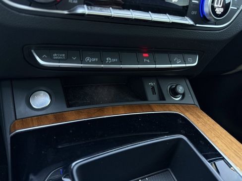 Used 2023 Audi Q5 2.0T Premium w/ Convenience Package image 19