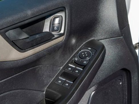 Used 2022 Ford Escape SE image 15