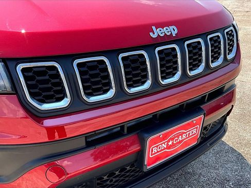 Used 2025 Jeep Compass Latitude image 34