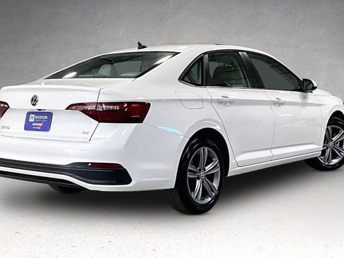 Used 2024 Volkswagen Jetta SE w/ Panoramic Sunroof Package FWD image 6