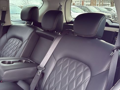 Used 2022 Nissan Armada Platinum image 30