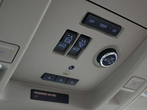 Used 2019 GMC Yukon XL SLT w/ Premium Edition RWD image 25