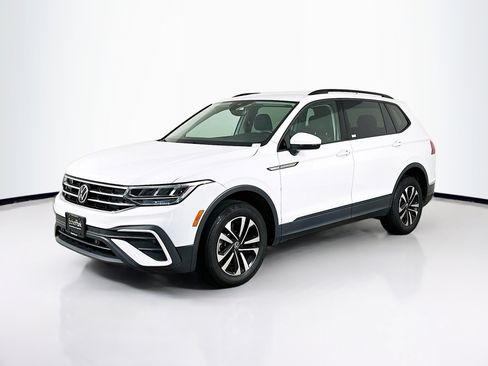 Used 2022 Volkswagen Tiguan S image 3
