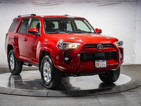 Certified 2022 Toyota 4Runner SR5 image 5
