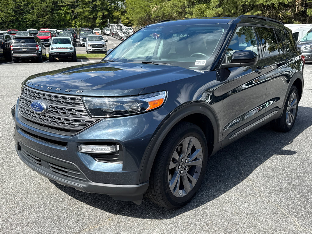 Used 2024 Ford Explorer XLT w/ Equipment Group 202A AWD/4WD image 3