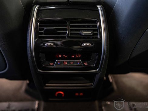 Used 2025 BMW X7 xDrive40i w/ Premium Package image 44