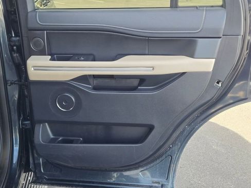 Used 2024 Ford Expedition Limited image 10