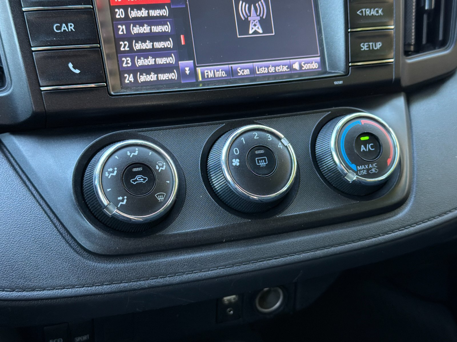 Used 2018 Toyota RAV4 LE w/ All Weather Liner Package FWD image 19