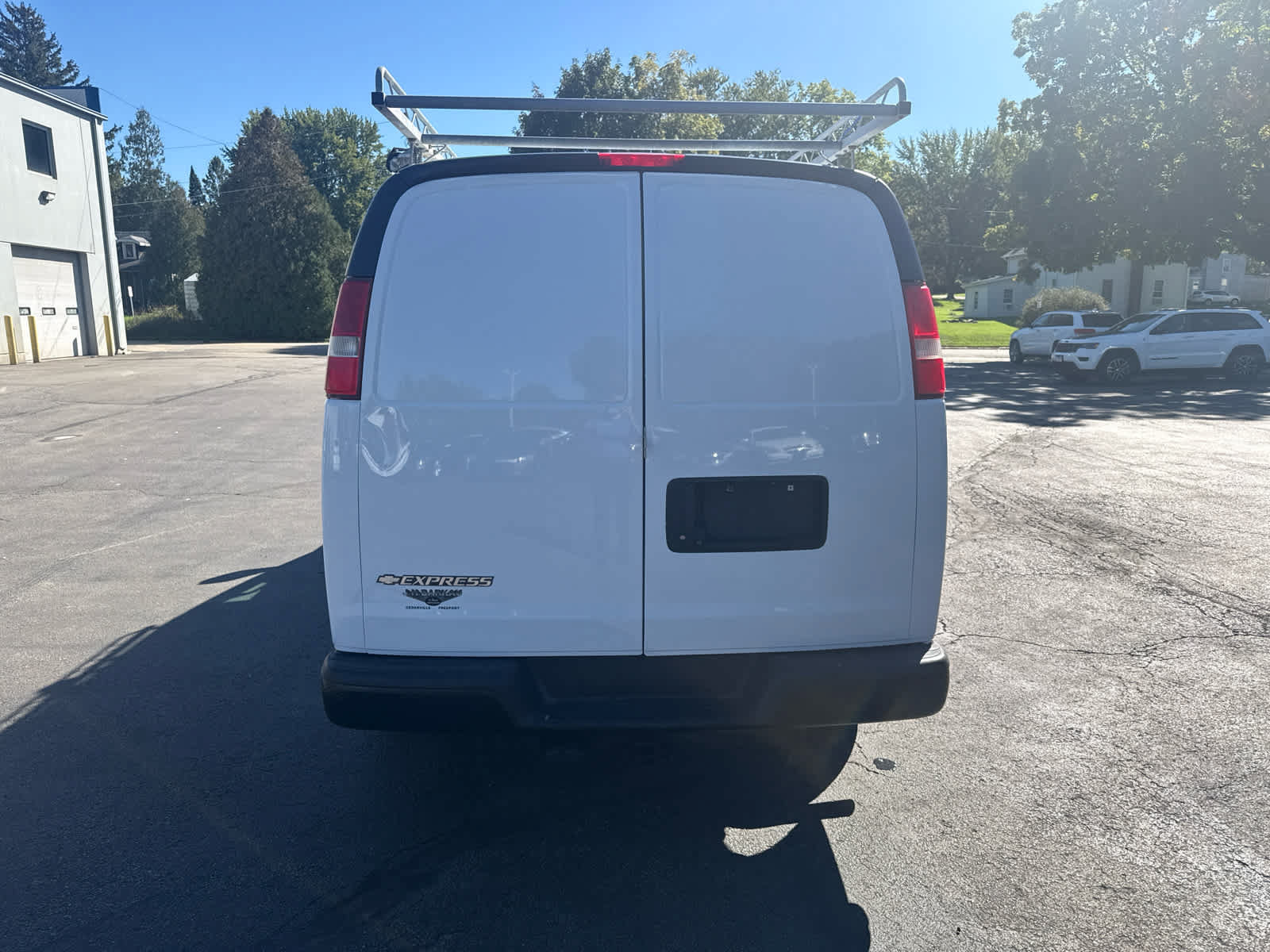 Used 2017 Chevrolet Express 3500 Extended RWD image 4