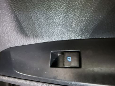 Used 2018 Toyota Camry L image 30