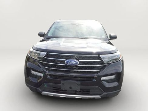 Used 2020 Ford Explorer XLT w/ Equipment Group 202A AWD/4WD image 12