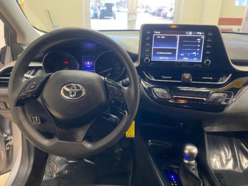 Used 2020 Toyota C-HR LE image 21