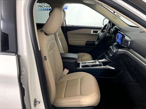 Used 2020 Ford Explorer XLT w/ Equipment Group 202A RWD image 6