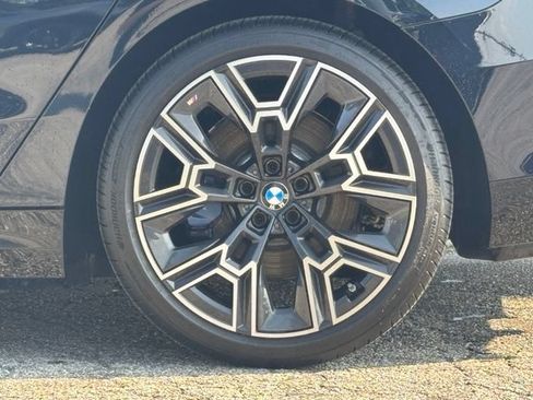Certified 2026 BMW i5 eDrive40 w/ Executive Package AWD/4WD image 4