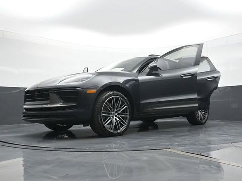 Certified 2025 Porsche Macan Turbo AWD/4WD image 31