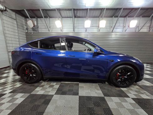 Used 2020 Tesla Model Y Long Range image 9