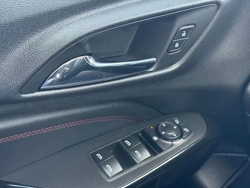 Used 2024 Chevrolet Trax RS FWD image 18