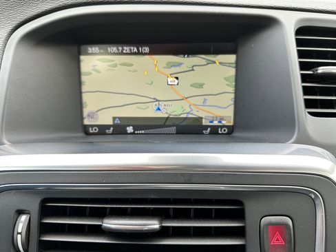 Used 2015 Volvo V60 T5 Platinum image 33