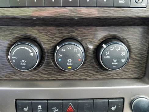 Used 2011 Jeep Liberty Limited w/ Chrome Accents Group AWD/4WD image 51