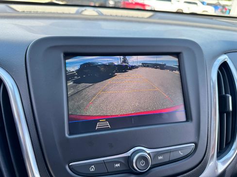 Used 2021 Chevrolet Equinox LT image 32